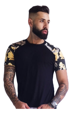 Camiseta Masculina Viscolycra Preta com Detalhe Estampado