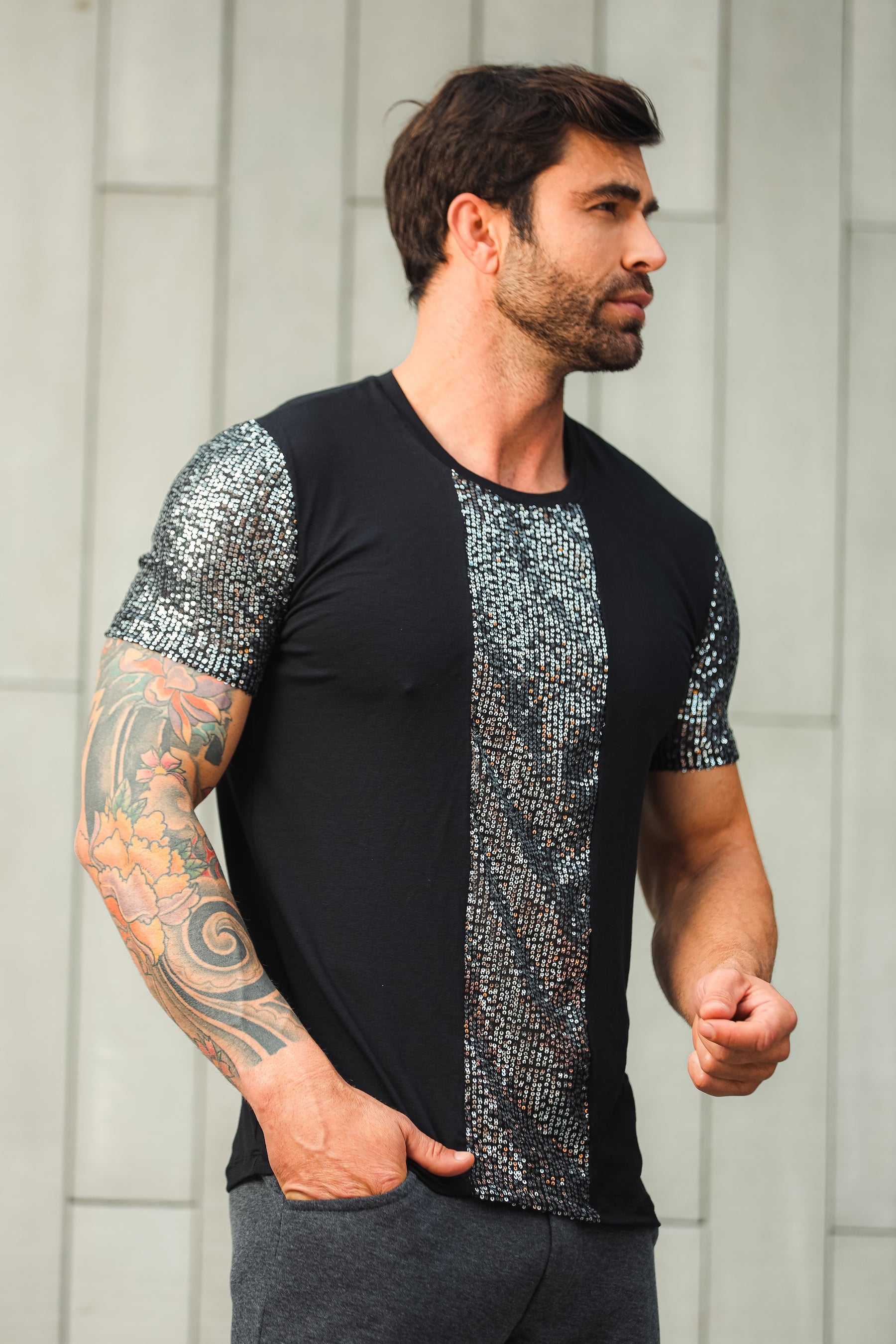 Camiseta Masculina Preta em Viscolycra Detalhes em Paetê