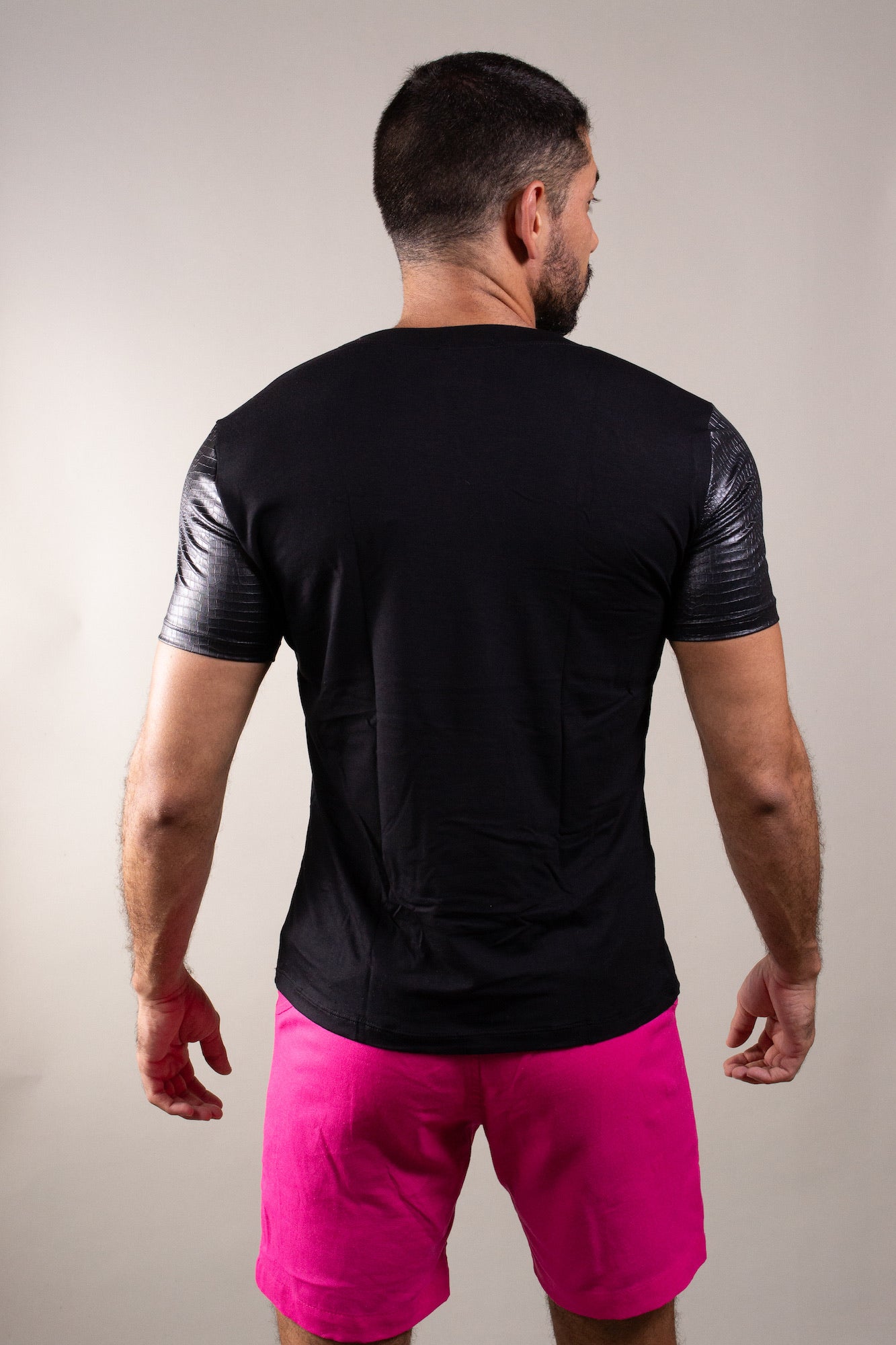 Camiseta Masculina Manga e Detalhe Ombro Cirrê Pele de Crocodilo
