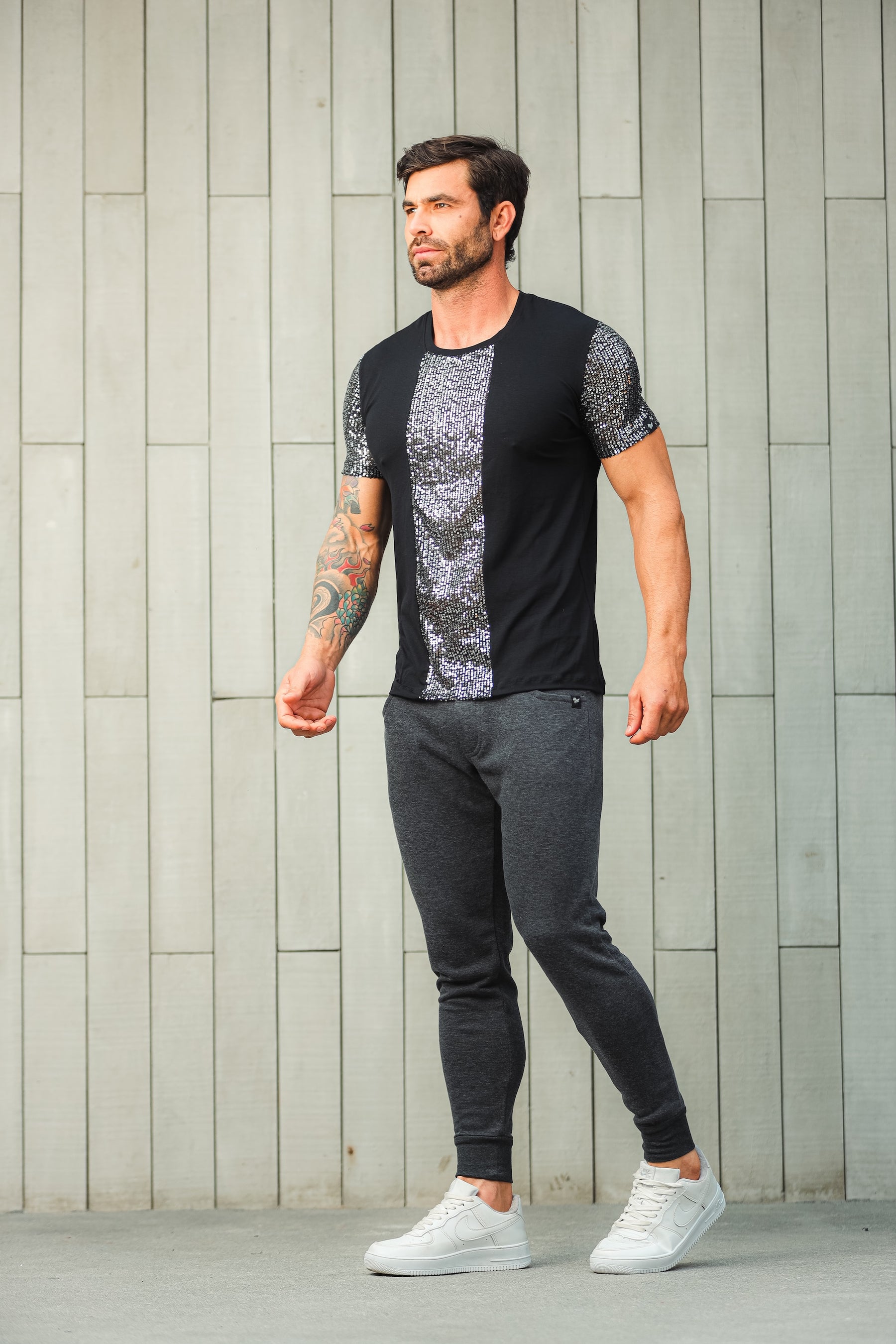 Camiseta Masculina Preta em Viscolycra Detalhes em Paetê