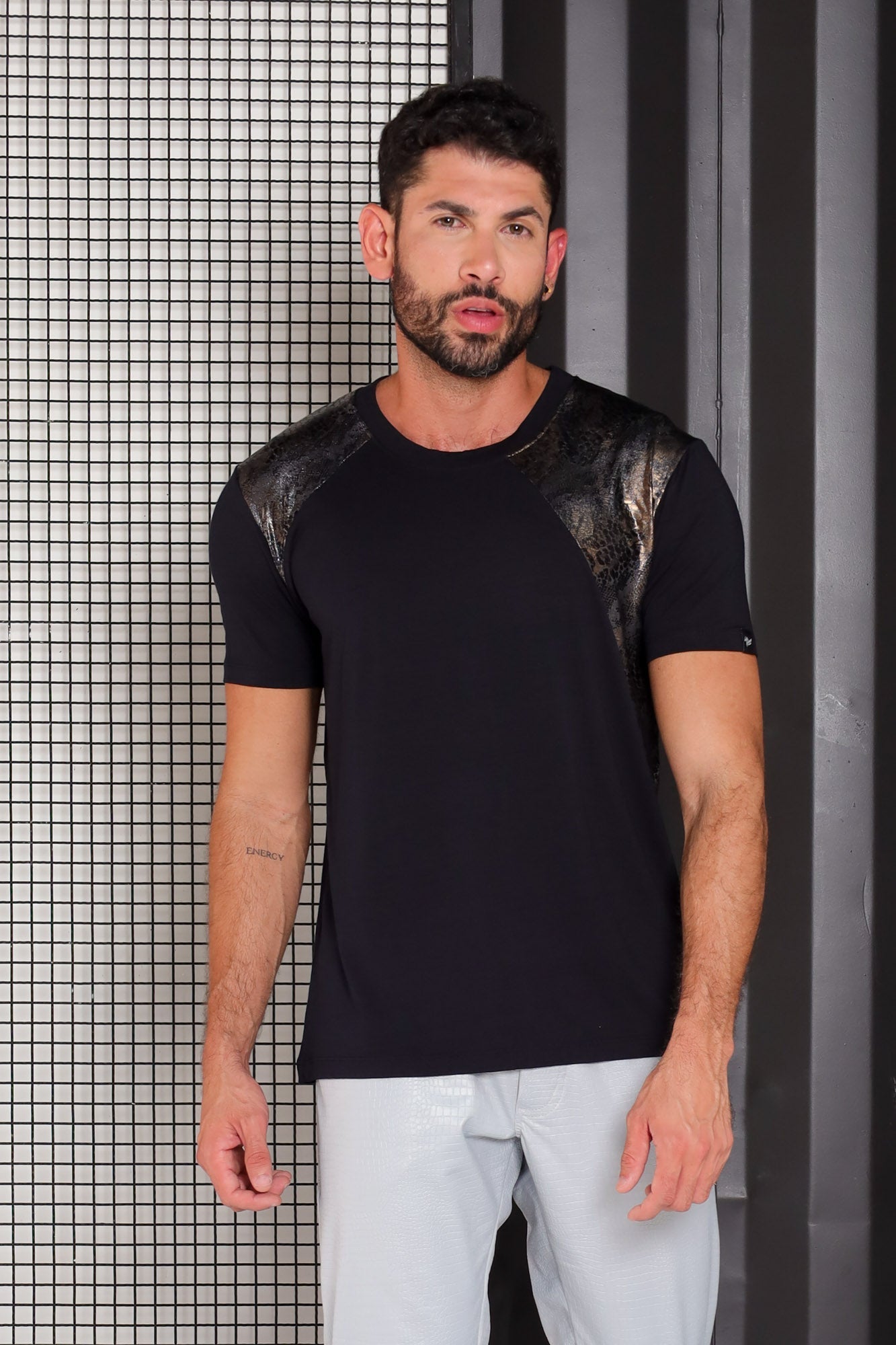 Camiseta Masculina em Viscolycra com Detalhe Animal Print