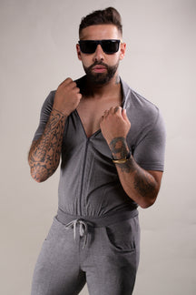 Macacão Masculino em Malha Cinza Gola Bomber