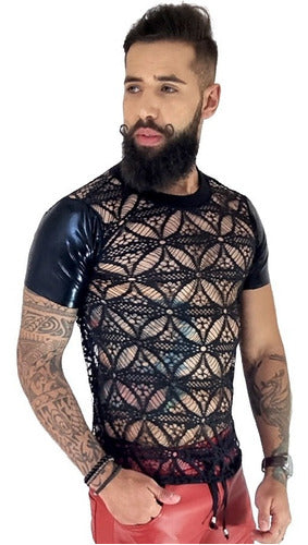 Camiseta Masculina em Arrastão Mangas em Vinil Preto