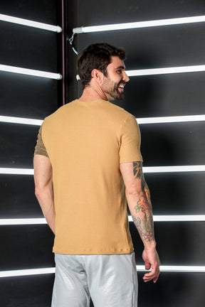 Camiseta Masculina em Malha Crepe Detalhe Lurex