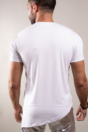 Camiseta Masculina Transversal Longline Branca Ateliê João Vieira | JotaVê