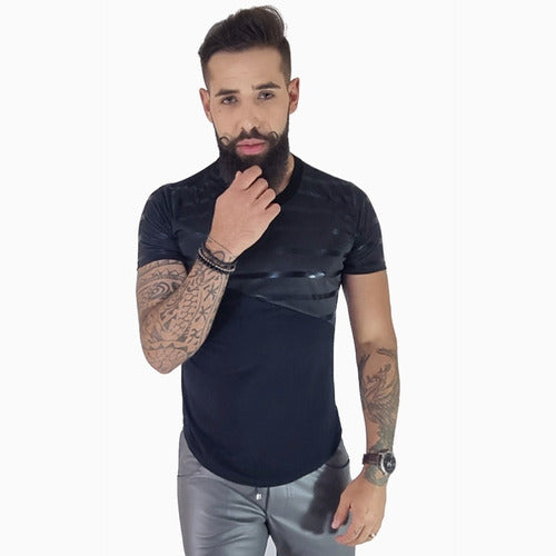 Camiseta Masculina Viscolycra com Barra Arredondada Preto Ateliê João Vieira | JotaVê