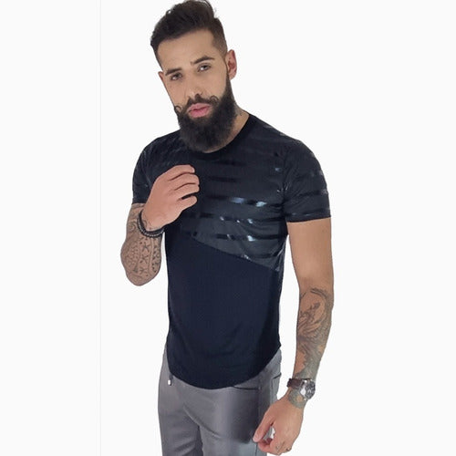 Camiseta Masculina Viscolycra com Barra Arredondada Preto Ateliê João Vieira | JotaVê