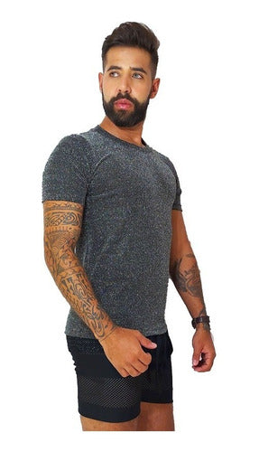 Camiseta Masculina em Malha Lurex Prateado Ateliê João Vieira | JotaVê